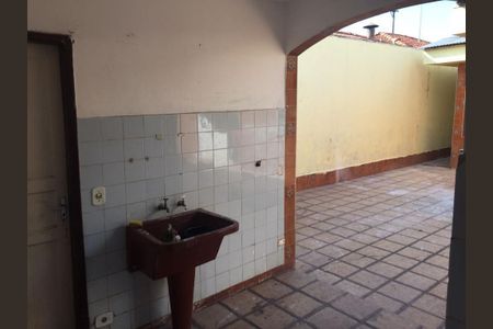 Casa à venda com 3 quartos, 180m² em Cupecê, São Paulo