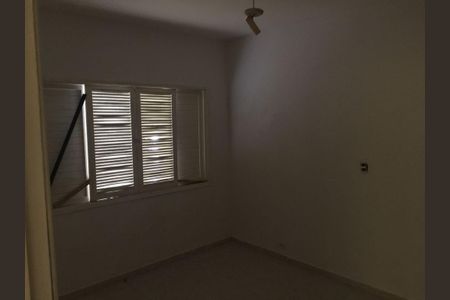 Casa à venda com 3 quartos, 180m² em Cupecê, São Paulo