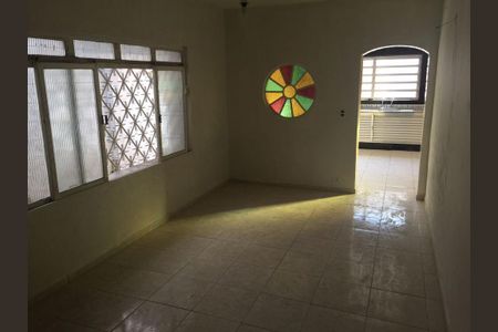 Casa à venda com 3 quartos, 180m² em Cupecê, São Paulo