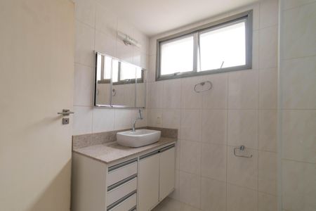 Apartamento à venda com 134m², 3 quartos e 2 vagasBanheiro da Suíte