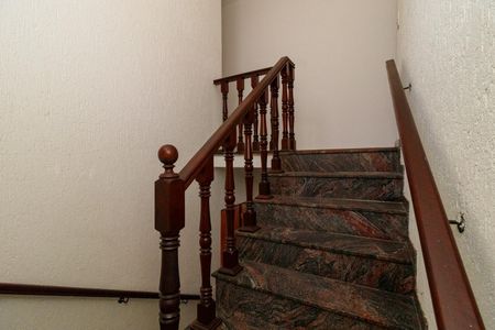 Casa para alugar com 180m², 3 quartos e 2 vagasEscada dos quartos