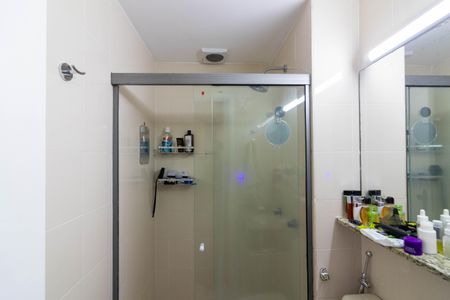 Apartamento à venda com 90m², 2 quartos e 1 vagaBanheiro - piso superior
