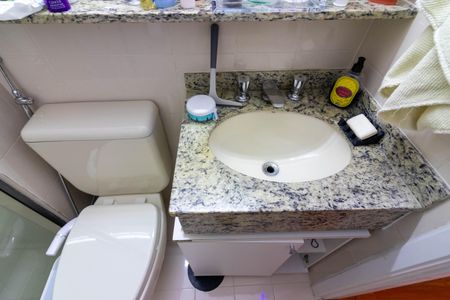 Apartamento à venda com 90m², 2 quartos e 1 vagaBanheiro - piso superior