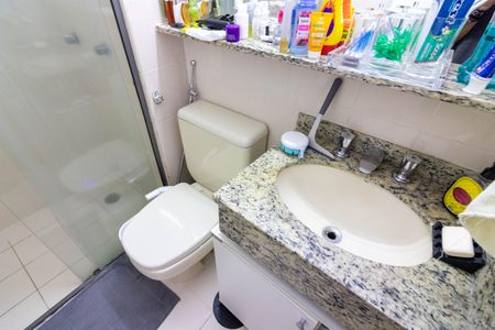 Apartamento à venda com 90m², 2 quartos e 1 vagaBanheiro - piso superior