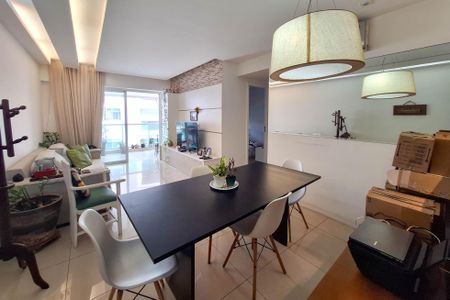 Apartamento à venda com 90m², 2 quartos e 1 vaga Apartamento à venda com 90m², 2 quartos e 1 vagaSala