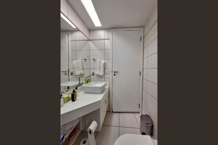 Apartamento à venda com 90m², 2 quartos e 1 vaga Apartamento à venda com 90m², 2 quartos e 1 vagaBanheiro Social