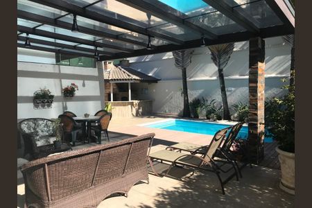 Casa de condomínio à venda com 310m², 4 quartos e 4 vagas