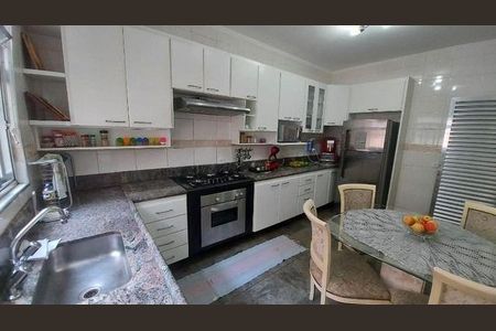 Casa à venda com 3 quartos, 450m² em Pestana, Osasco