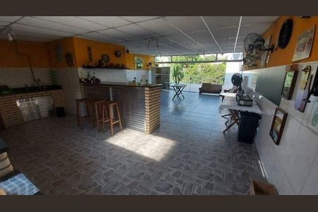 Casa à venda com 3 quartos, 450m² em Pestana, Osasco