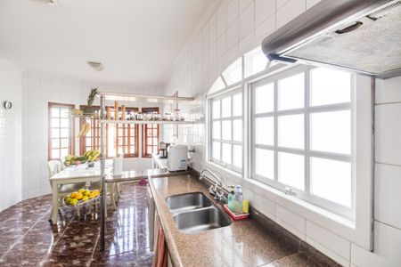 Casa de condomínio à venda com 410m², 4 quartos e 6 vagasCozinha