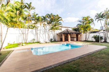 Casa de condomínio à venda com 410m², 4 quartos e 6 vagasPiscina