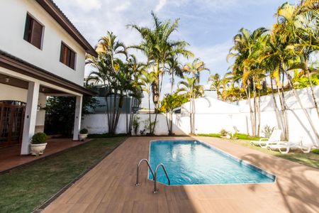 Casa de condomínio à venda com 410m², 4 quartos e 6 vagasPiscina