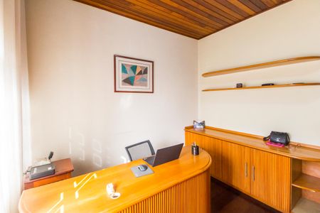 Casa de condomínio à venda com 410m², 4 quartos e 6 vagasEscritório