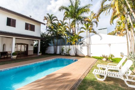 Casa de condomínio à venda com 410m², 4 quartos e 6 vagasPiscina