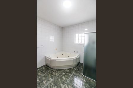 Casa de condomínio à venda com 410m², 4 quartos e 6 vagasBanheiro da Suíte