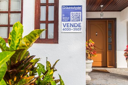 Casa de condomínio à venda com 410m², 4 quartos e 6 vagasPlaquinha
