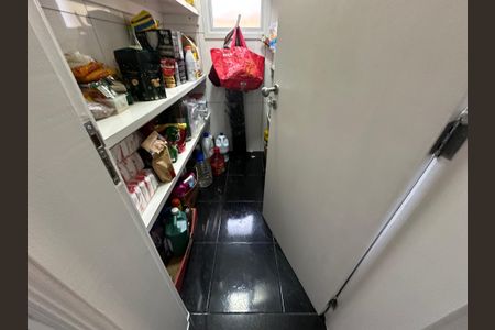 Casa de condomínio à venda com 450m², 4 quartos e 5 vagas Casa de condomínio à venda com 450m², 4 quartos e 5 vagasDespensa