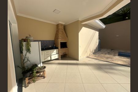 Casa de condomínio à venda com 450m², 4 quartos e 5 vagas Casa de condomínio à venda com 450m², 4 quartos e 5 vagasChurrasqueira