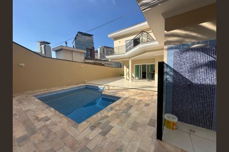 Casa de condomínio à venda com 450m², 4 quartos e 5 vagas Casa de condomínio à venda com 450m², 4 quartos e 5 vagasPiscina