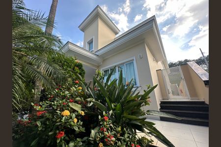 Casa de condomínio à venda com 450m², 4 quartos e 5 vagas Casa de condomínio à venda com 450m², 4 quartos e 5 vagasGaragem