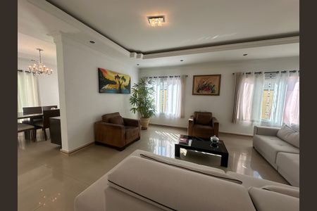 Casa de condomínio à venda com 450m², 4 quartos e 5 vagas Casa de condomínio à venda com 450m², 4 quartos e 5 vagasSala