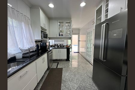 Casa de condomínio à venda com 450m², 4 quartos e 5 vagas Casa de condomínio à venda com 450m², 4 quartos e 5 vagasCozinha