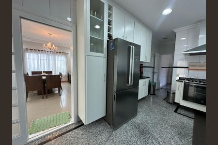 Casa de condomínio à venda com 450m², 4 quartos e 5 vagas Casa de condomínio à venda com 450m², 4 quartos e 5 vagasCozinha