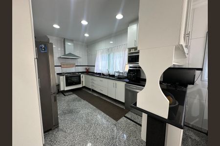 Casa de condomínio à venda com 450m², 4 quartos e 5 vagas Casa de condomínio à venda com 450m², 4 quartos e 5 vagasCozinha
