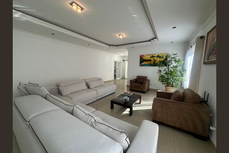 Casa de condomínio à venda com 450m², 4 quartos e 5 vagas Casa de condomínio à venda com 450m², 4 quartos e 5 vagasSala