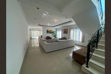 Casa de condomínio à venda com 450m², 4 quartos e 5 vagas Casa de condomínio à venda com 450m², 4 quartos e 5 vagasSala