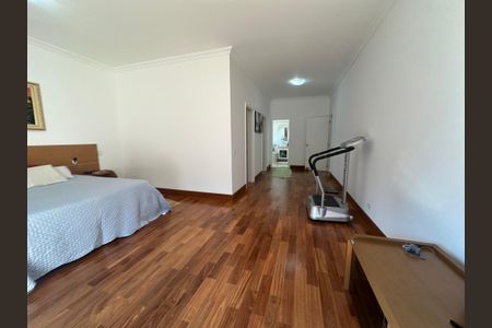 Casa de condomínio à venda com 450m², 4 quartos e 5 vagas Casa de condomínio à venda com 450m², 4 quartos e 5 vagasSuíte 4
