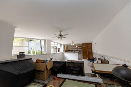 Casa de condomínio à venda com 682m², 5 quartos e 6 vagasÁrea comum