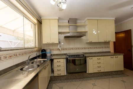 Casa de condomínio à venda com 682m², 5 quartos e 6 vagasCozinha