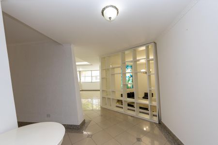 Casa de condomínio à venda com 682m², 5 quartos e 6 vagasSala 2