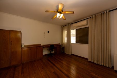 Casa de condomínio à venda com 682m², 5 quartos e 6 vagasSuite 1