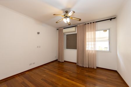 Casa de condomínio à venda com 682m², 5 quartos e 6 vagasSuíte 2