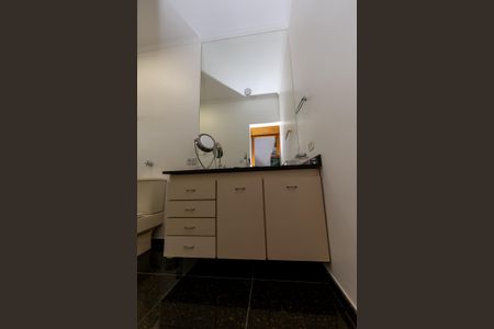 Casa de condomínio à venda com 682m², 5 quartos e 6 vagasBanheiro Suíte 4