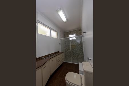 Casa de condomínio à venda com 682m², 5 quartos e 6 vagasBanheiro Suíte 1