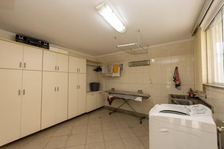 Casa de condomínio à venda com 682m², 5 quartos e 6 vagasÁrea de Serviço