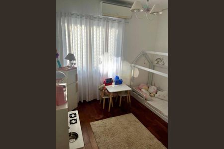 Casa à venda com 4 quartos, 300m² em Parque Sinai, Santana de Parnaíba