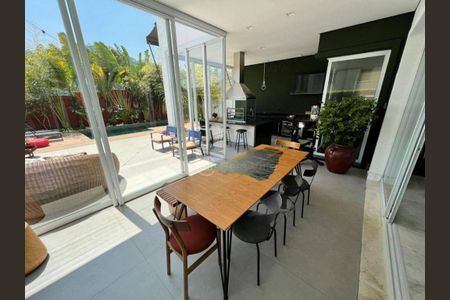 Casa à venda com 4 quartos, 425m² em Tamboré, Santana de Parnaíba