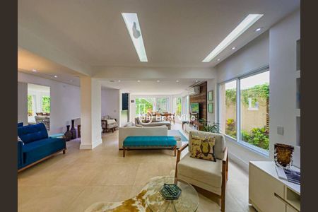 Casa à venda com 297m², 4 quartos e 4 vagas