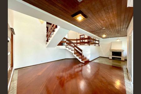 Casa de condomínio à venda com 320m², 4 quartos e 4 vagas