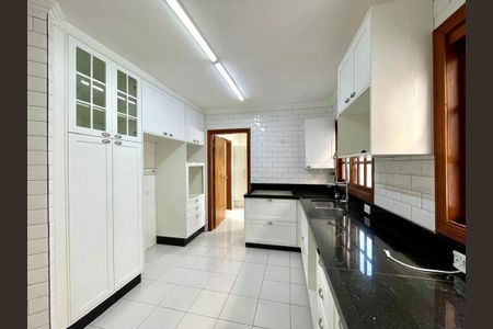 Casa de condomínio à venda com 320m², 4 quartos e 4 vagas