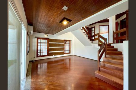 Casa de condomínio à venda com 320m², 4 quartos e 4 vagas