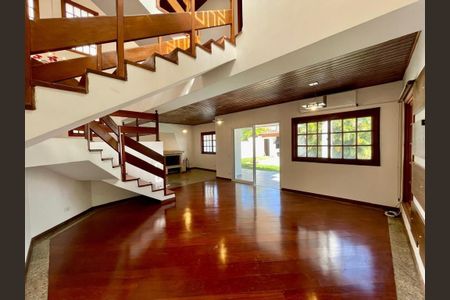 Casa de condomínio à venda com 320m², 4 quartos e 4 vagas