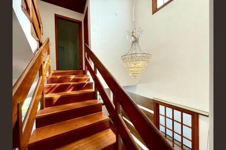 Casa de condomínio à venda com 320m², 4 quartos e 4 vagas