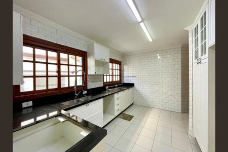 Casa de condomínio à venda com 320m², 4 quartos e 4 vagas