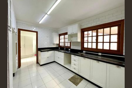 Casa de condomínio à venda com 320m², 4 quartos e 4 vagas