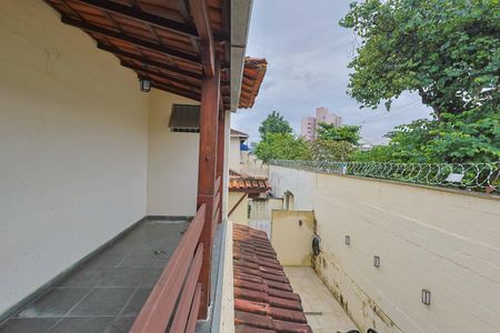 Casa de condomínio à venda com 110m², 3 quartos e 1 vaga Casa de condomínio à venda com 110m², 3 quartos e 1 vagaVaranda